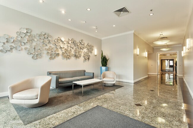 Building Photo - 140 S Van Ness Ave