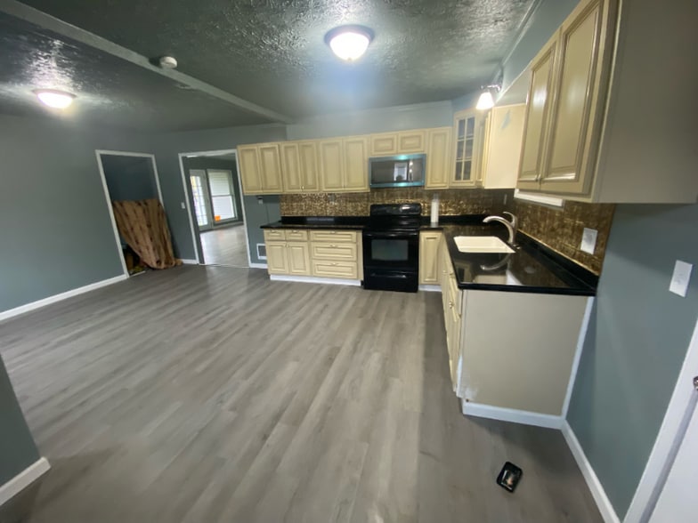 Building Photo - 3909 4th Ave