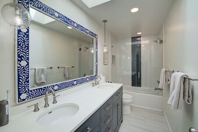 Building Photo - 5bd/2.75ba Mercer Island Home