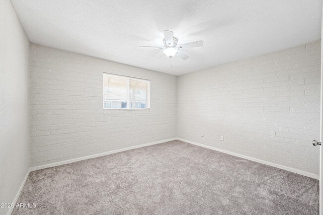 Building Photo - 837 E Alice Ave