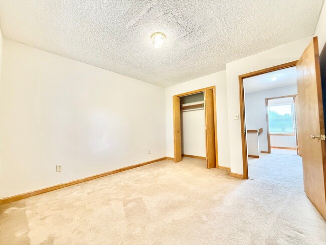 Building Photo - 103 Mountain View Dr
