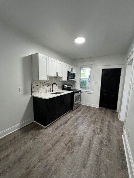 Building Photo - 919 Elsinore Pl