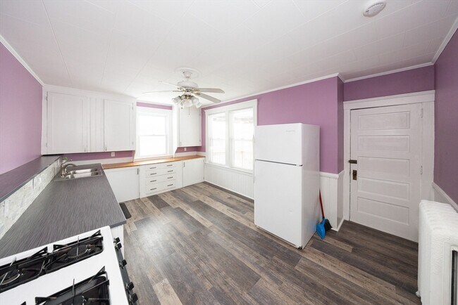 Building Photo - 15 Boxford St