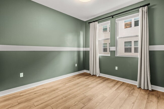 Building Photo - 7631 University Ave