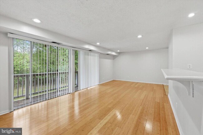 Building Photo - 100 Kenwood Dr