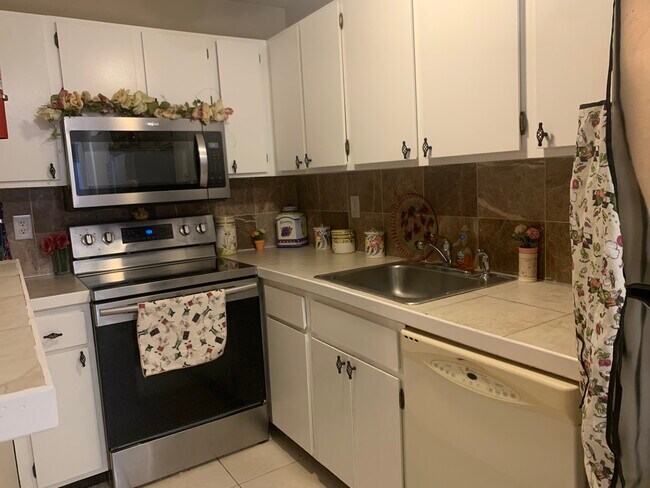 Building Photo - 20 Delar Pkwy
