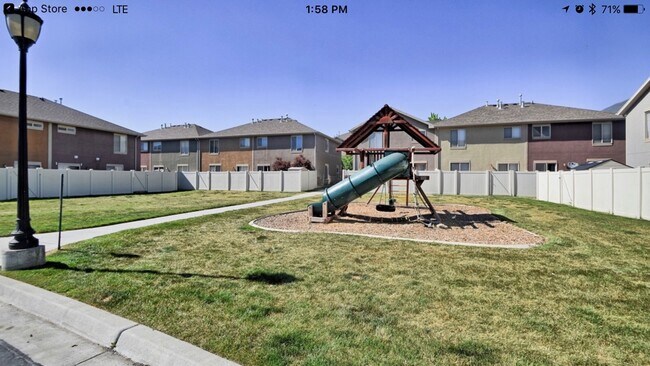 Building Photo - 943 W 580 S