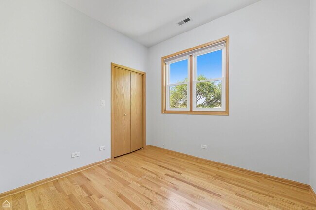 Building Photo - 119 N Mozart St