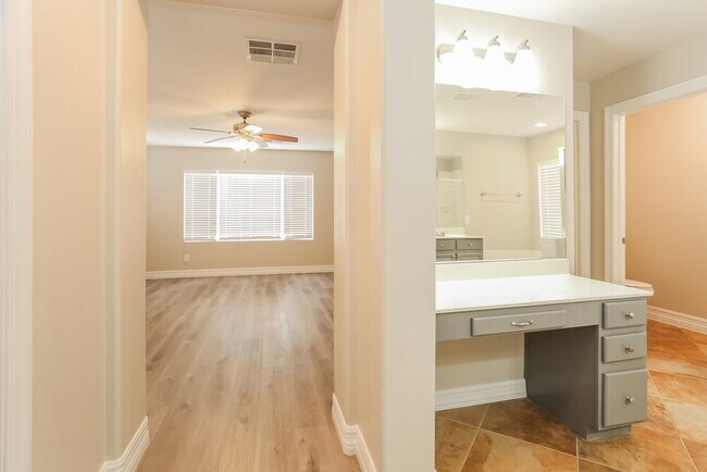 Building Photo - 5809 Magic Oak St