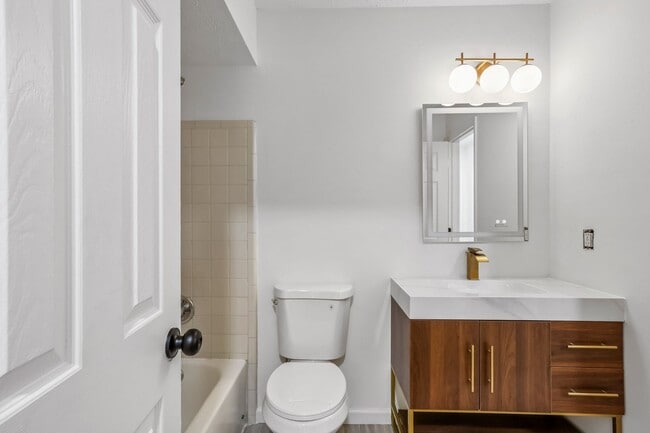 Building Photo - Bright and Gorgeous - Updated 3BR/2BA Townhome!