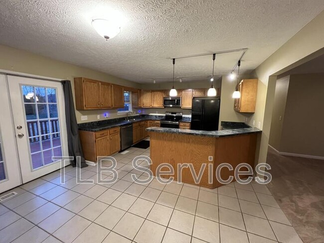 Building Photo - 211 Fall Creek Dr