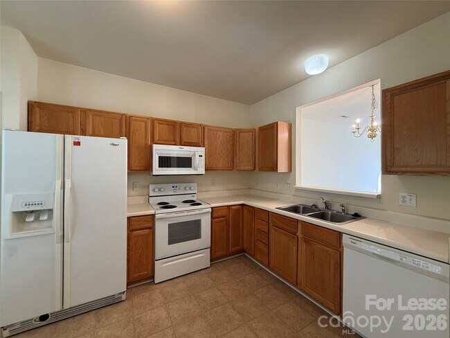 Building Photo - 9766 Blossom Hill Dr
