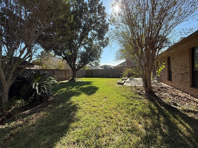 Building Photo - 523 Earls Ct Dr