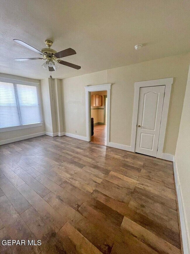 Building Photo - 2526 Yandell Dr