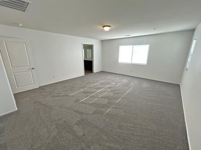 Building Photo - 13050 Oakwood St