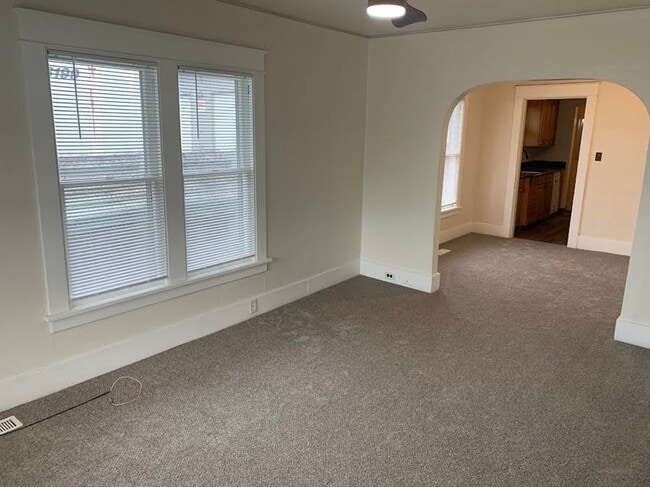 Building Photo - Recently Updated