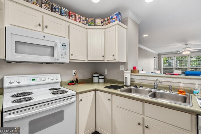 Building Photo - 660 Barnett Shoals Rd