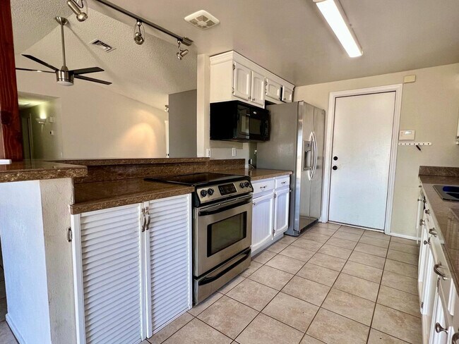 Building Photo - 4427 N 102nd Dr