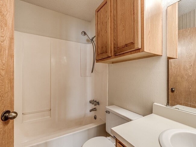 Building Photo - Charming 2 bed 2 bath duplex in Norman
