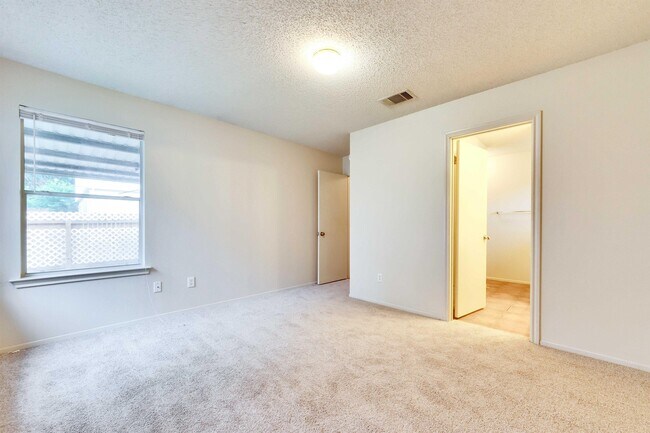 Building Photo - 1625 Sylvia Ct