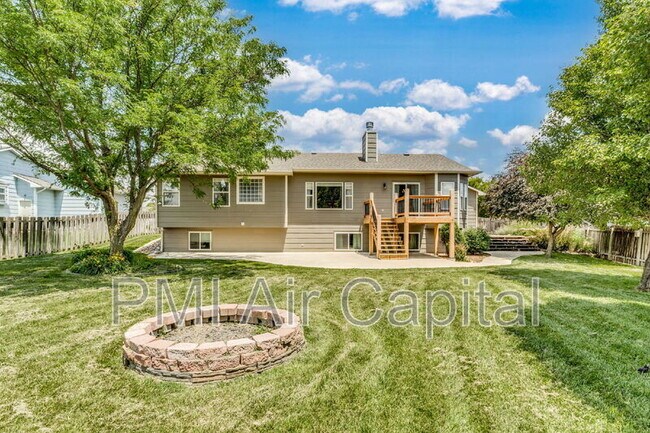 Building Photo - 2431 E Eastridge St