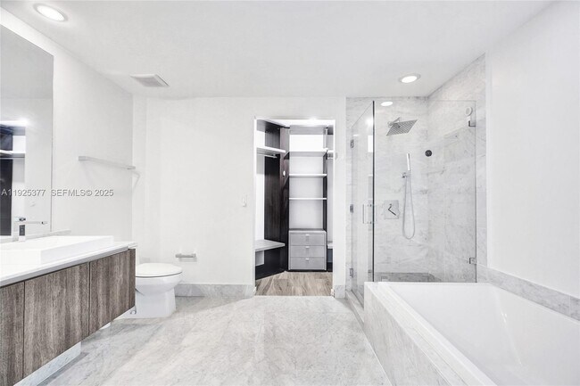 Building Photo - 801 S Miami Ave