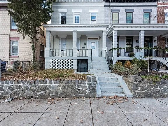 Building Photo - 1008 8th St NE