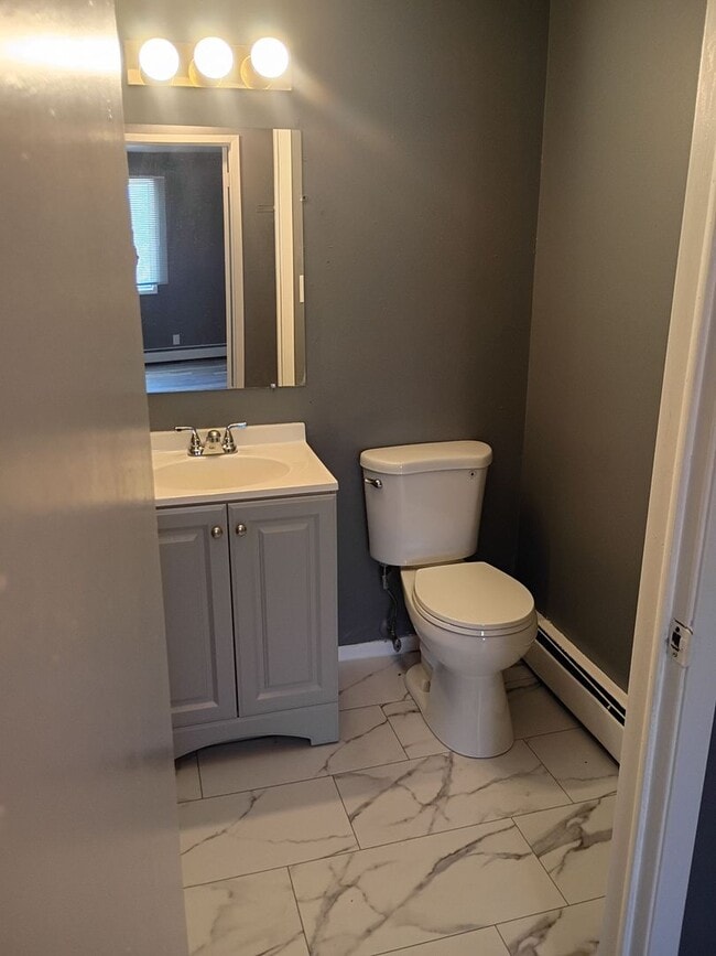 Building Photo - Updated 2BR Apartment | Heat Included | Kenosha Location