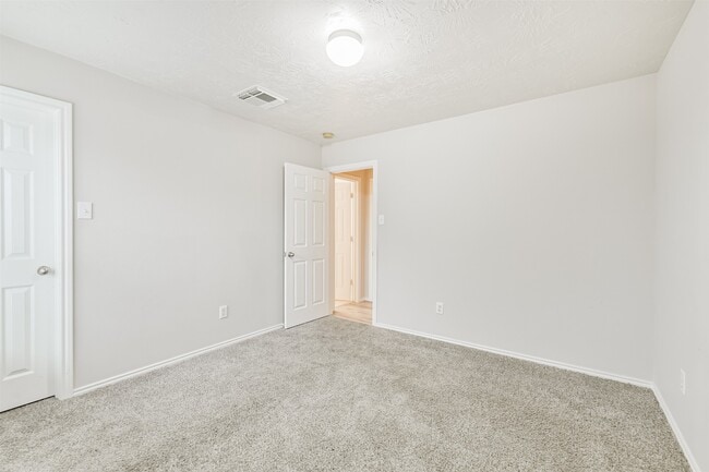 Building Photo - 15023 Roche Rock Dr