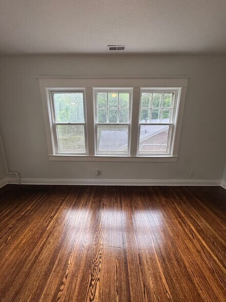 Building Photo - 1333 Castlewood Ave