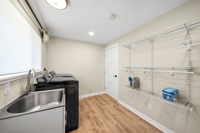 Building Photo - Beautifully updated 3 bed 3 bath Steilacoo...