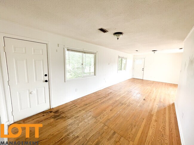 Building Photo - 120 Pueblo St #D