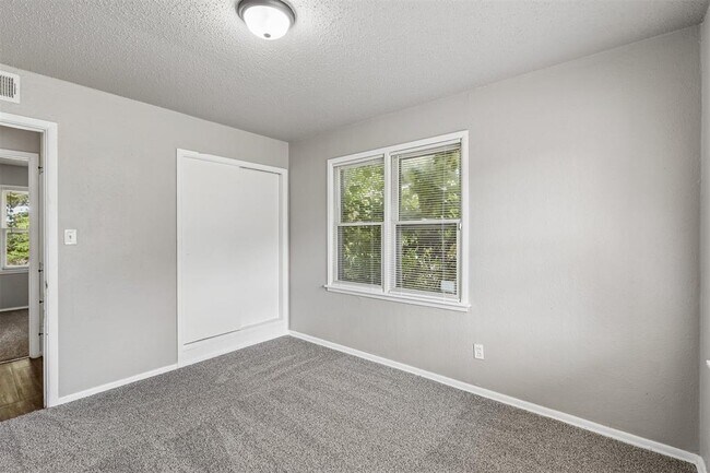 Building Photo - 4405 SE 20th St