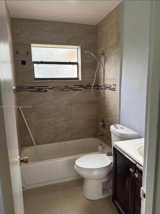 Building Photo - 2401 Largo Dr