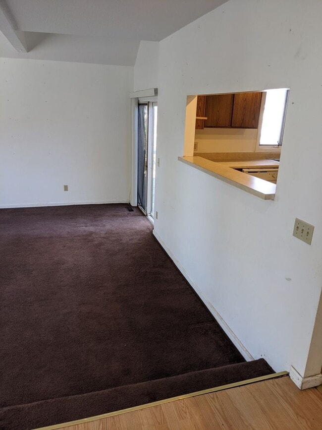 Building Photo - 1709 E Willow Ct