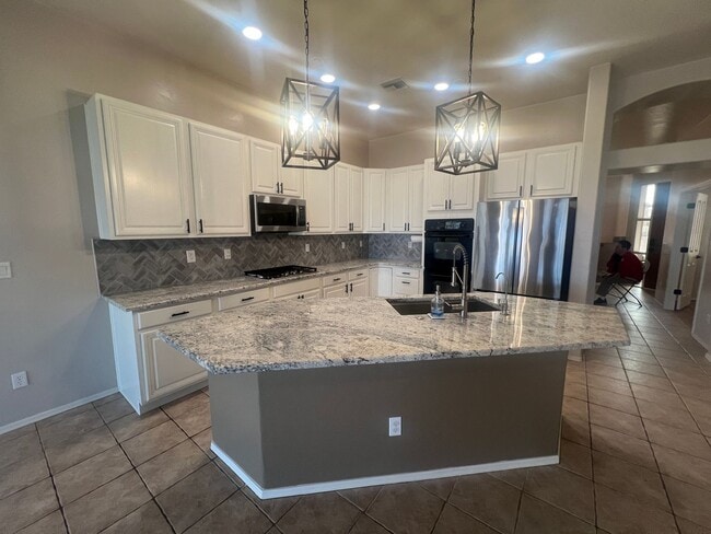 Building Photo - ATTRACTIVE SANTA FE 3 BEDROOM IN VAIL SCHOOL DISTRICT.