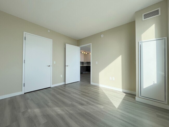 Building Photo - 1524 Sheepshead Bay Rd