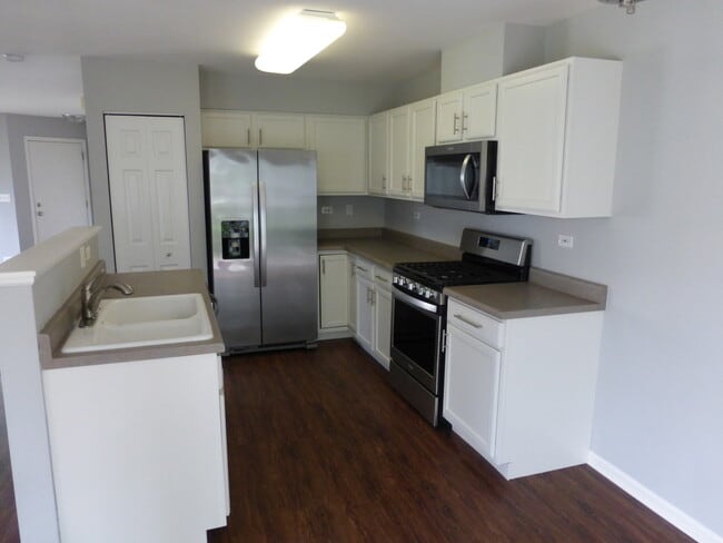 Building Photo - 4676 Magnolia Ln