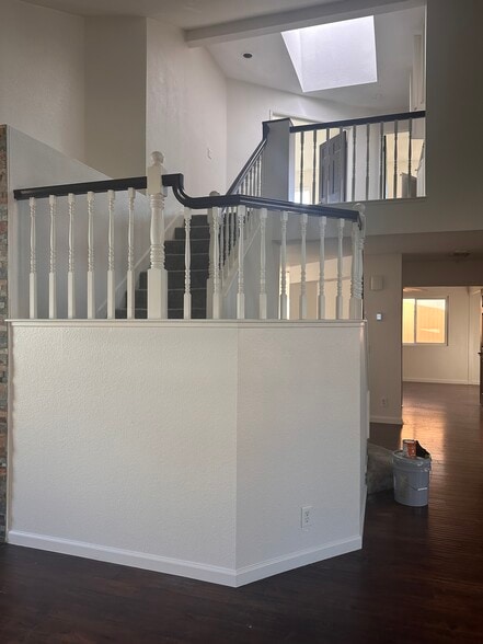 Building Photo - 581 Gladiola St