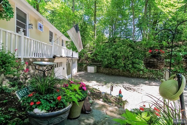 Building Photo - 28 Turners Lake Dr