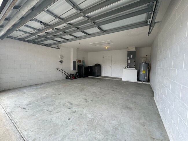 Building Photo - 322 Halstead Dr