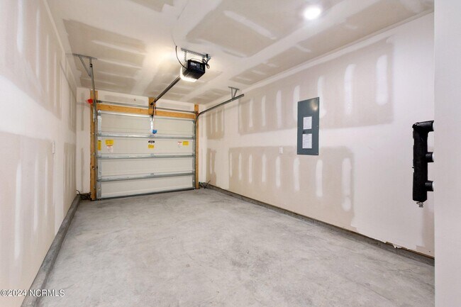 Building Photo - 3121 Lobelia Ln