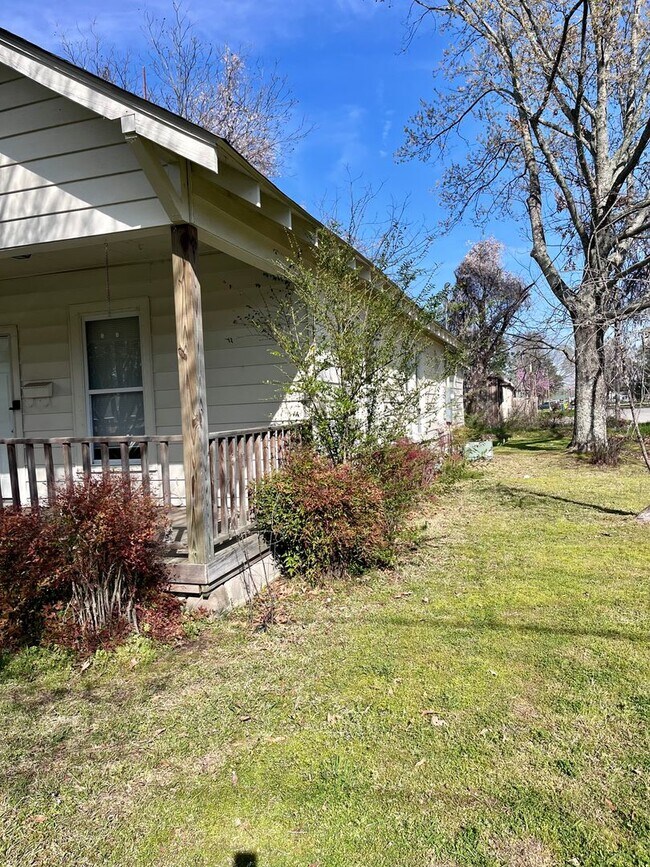 Building Photo - 3 Bedroom 1 Bath Home in Lonoke
