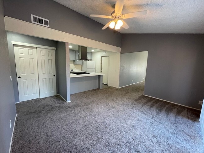 Building Photo - Move-In Ready 2-Bedroom Duplex with Modern...