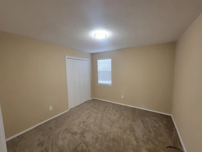 Building Photo - 117 Glenora Ct