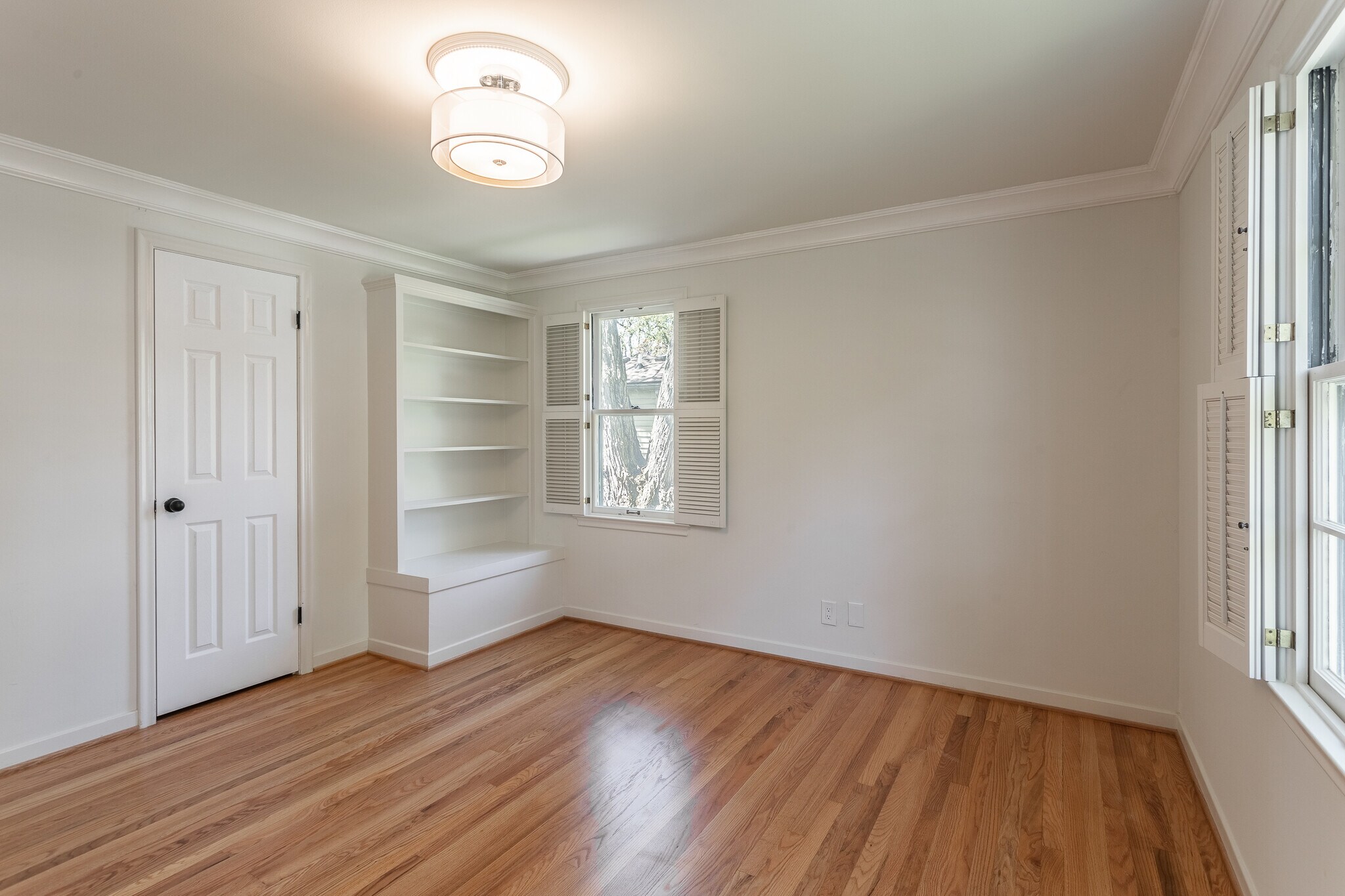 Building Photo - 906 Putney St