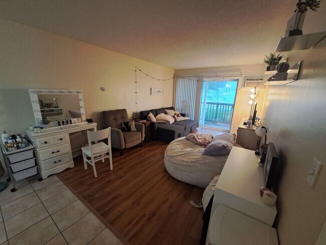 Building Photo - 1501