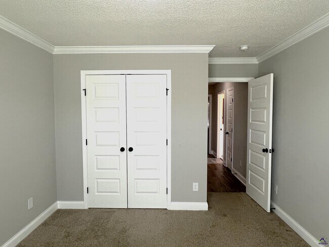 Building Photo - 531 Edgarton Way