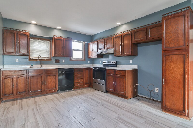 Building Photo - 213 Iowa St