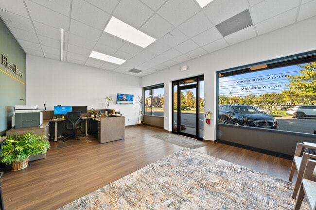 Building Photo - 106 N Main St